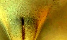 Kingstons smala brud visar upp sin muskulösa kropp och stora klitoris