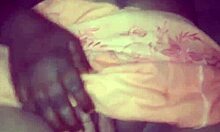 Indyjska nastolatka z owłosioną skórą otrzymuje od męża analną wytryskę w domowym filmie