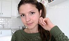 Дилетантское домашнее видео интервью с европейской порнозвездой Джиной Герсонс с вопросами для поклонников