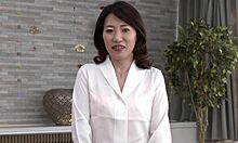 Miho, uma MILF japonesa, registra seu primeiro tiroteio como mulher casada