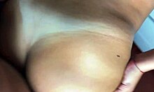 A vagina molhada de Jade Canhaos é fodida em estilo cachorrinho