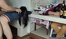 Una ragazza giapponese viene dominata dal suo ragazzo cornuto in un video fatto in casa